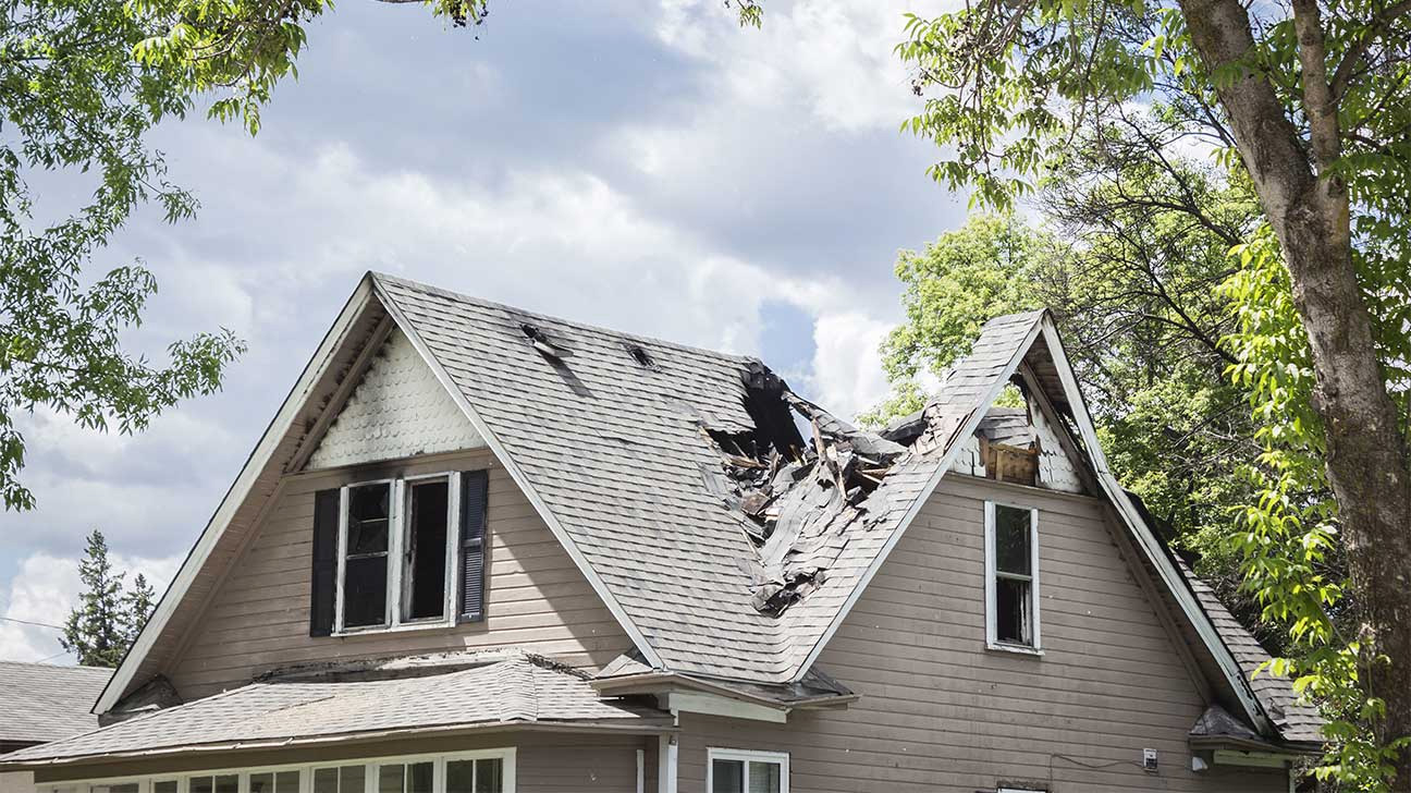 24/7 Emergency Roof Repair in Burbank & Los Angeles, CA in Burbank CA